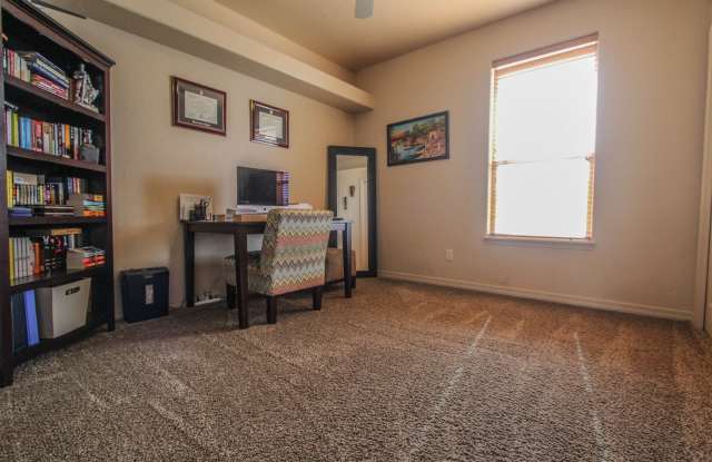 Plenty of space with this 4 Bedroom, 2 Bath home in the Wood Streets! Gallery 3