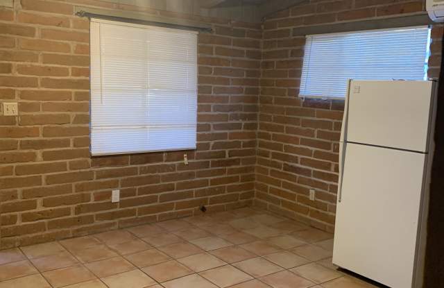 2537 East Elm Street #6 - 1 Gallery 4