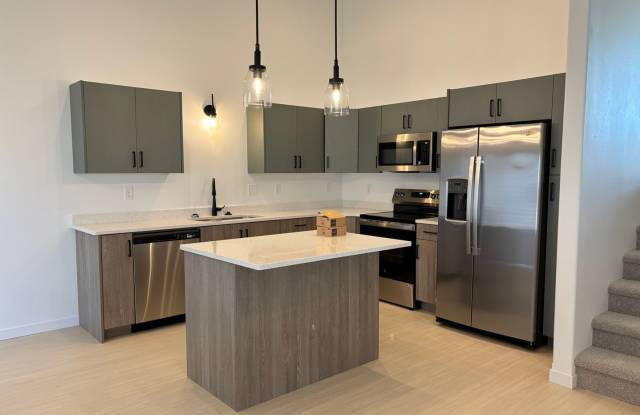 3 Bed 3 Bath Townhome Gallery 2