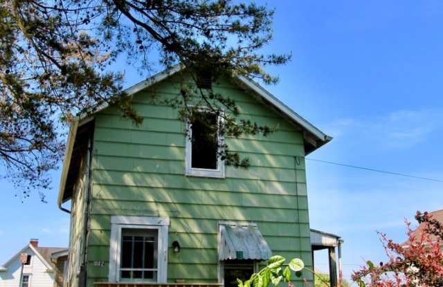 Small house in Wiles Hill section of Morgantown - Available 08/05! photos photos