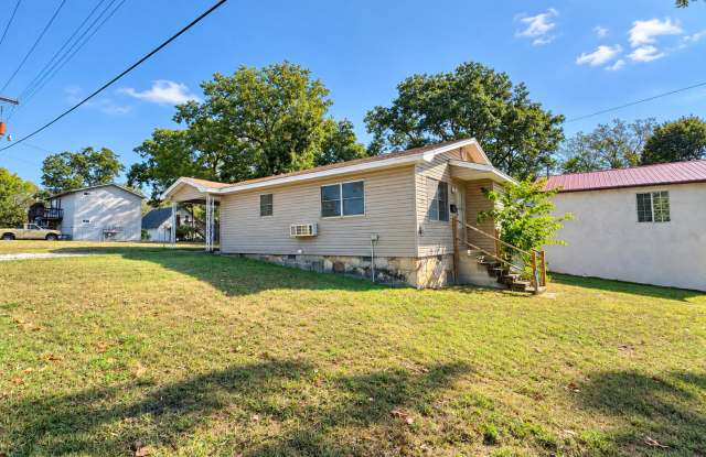 2 Bed/ 1 Bath Home • Batesville Gallery 4