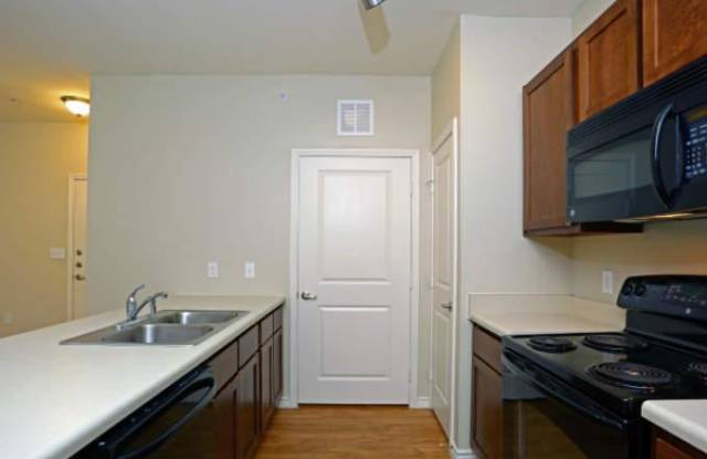 6244 Crow Ln Gallery 2