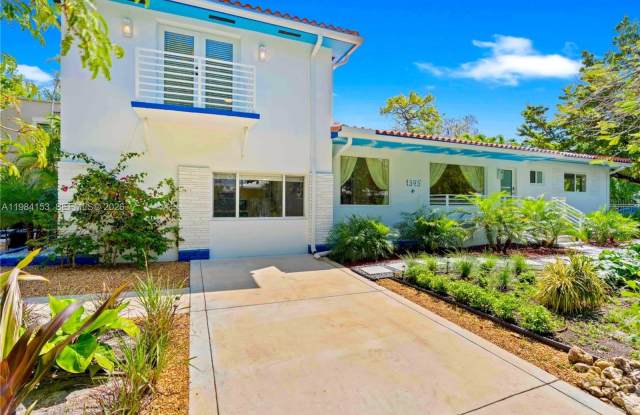 1345 SW 14th Ave photos photos