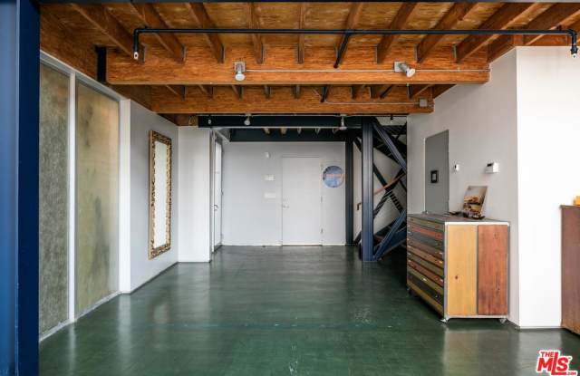 2114 NARCISSUS Court Gallery 4