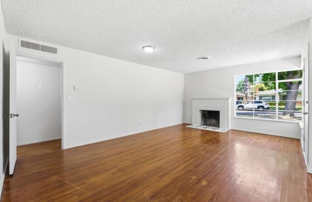 124 E Robinson Ave Gallery 4