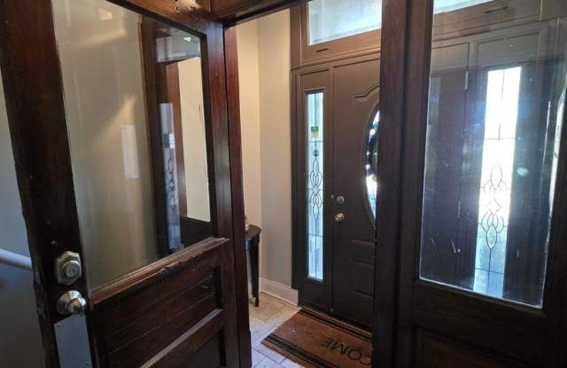 517 E 46th Place Gallery 2