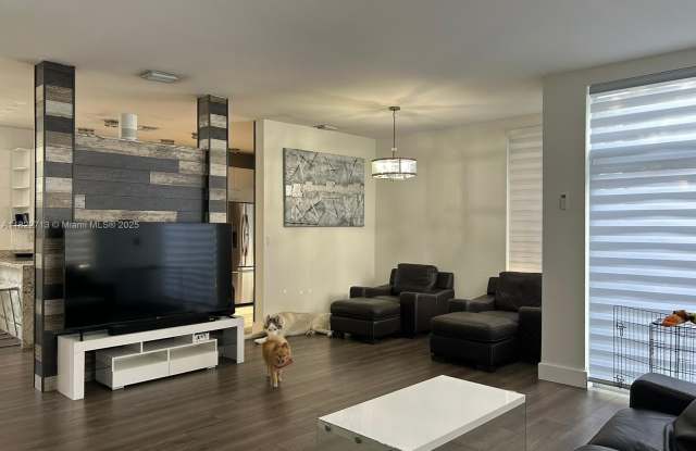 3065 N 36th Ave photos photos