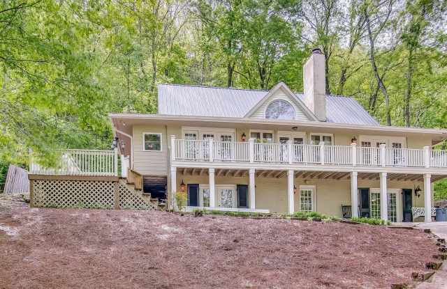 Beautiful Home in Private Wooded Setting minutes to Brentwood and Radnor Lake, Open Floor Plan, 5 Bed/3.5 Bath - 5322 General Forrest Court, Forest Hills, TN 37215