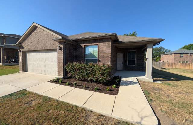 4/2/2 off HWY 46/ Fridge, Washer , Dryer Included / Fenced in Yard / NO Carpet / CISD photos photos