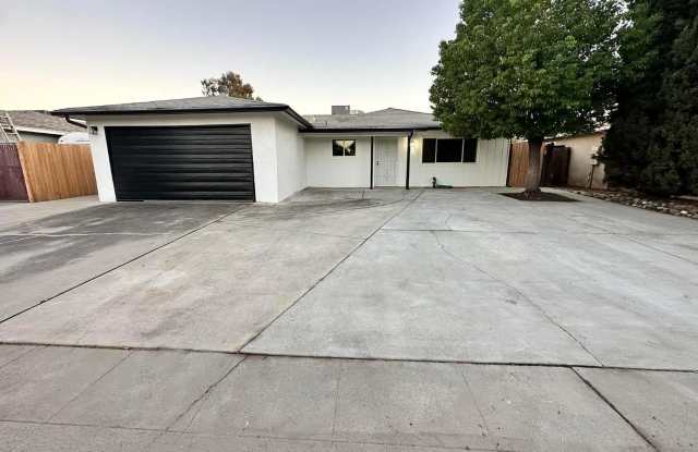 5946 East Pontiac Way Gallery 1