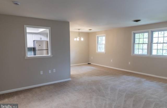 1108 YARDLEY CMNS Gallery 4