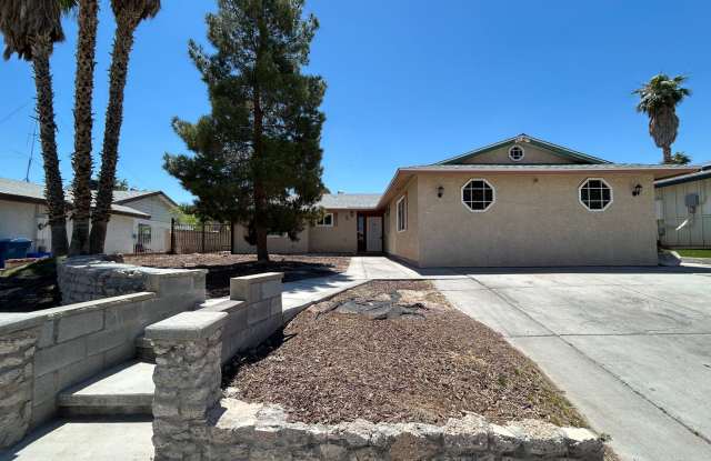 Single Story Home 5-Beds 2-Bath No HOA! photos photos