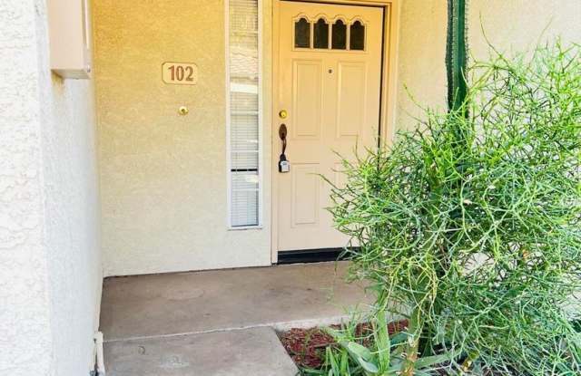 Beautiful 2 Bedroom, 2.5 Bath Townhome in Desirable Shadow Ridge Community! Gallery 1