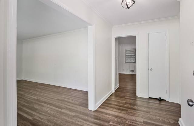 645 Pauley Place Gallery 4