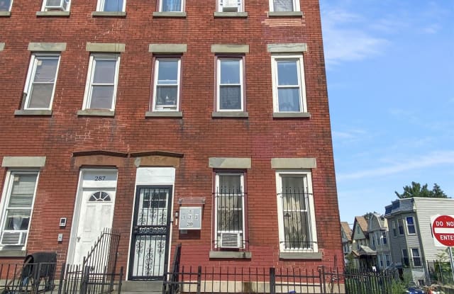289 BERGEN AVE - 289 Bergen Avenue, Jersey City, NJ 07305