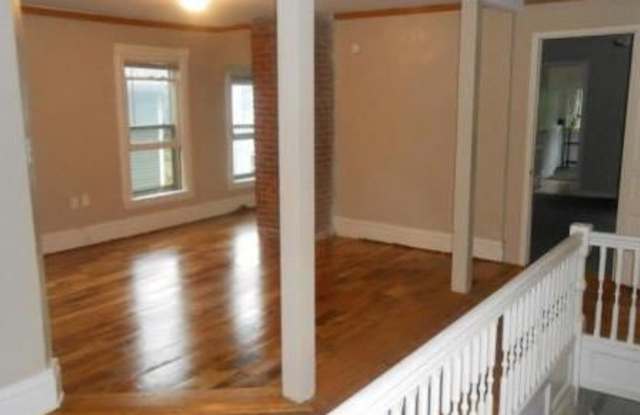 832 W Kalamazoo Ave Gallery 2