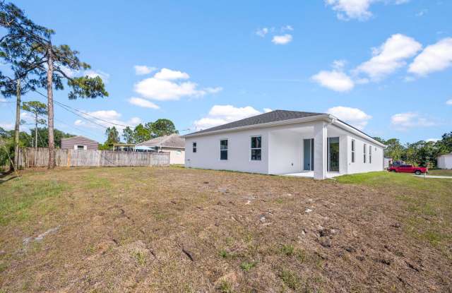4-bedroom 3 Bathroom Rental w/ In-Law Suite Gallery 3
