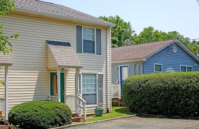 Woolen Mills Duplex Convenient to Pantops & Downtown Gallery 2