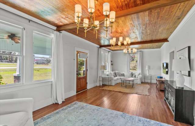 Country Classic with Modern Convenience! - 20025 Huntsville Brownsferry Road, Limestone County, AL 35671