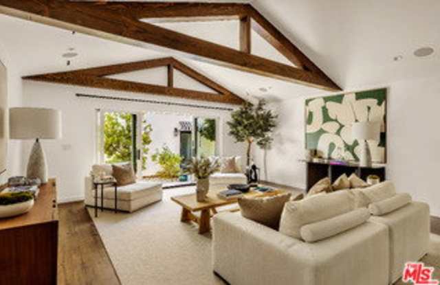 133 North La Jolla Avenue Gallery 1