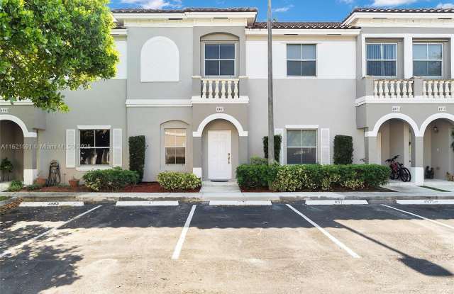 4967 SW 140th Ter - 4967 Southwest 140th Terrace, Miramar, FL 33027
