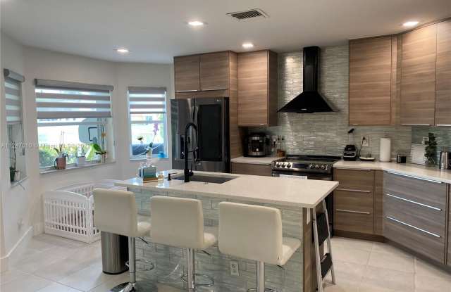 7125 Crescent Creek Way Gallery 4