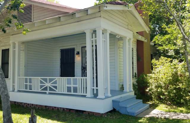 301 W Verdine St - 301 West Verdine Street, Sulphur, LA 70663