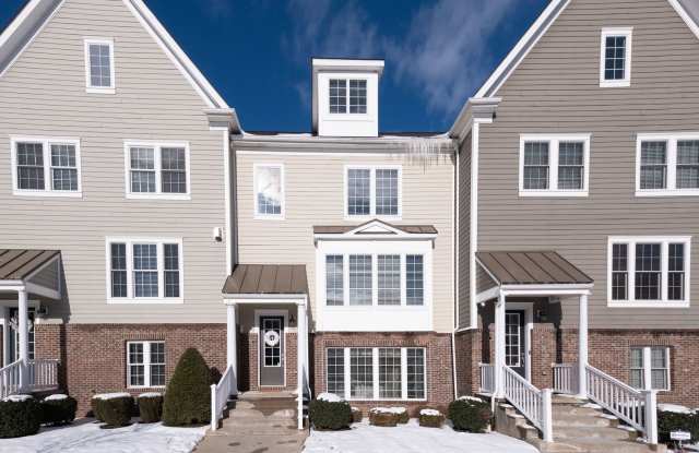 Wonderful townhome in ideal location comfortably sleeps 6 for the US Open - 237 Riverfront Street, Oakmont, PA 15139 Wonderful townhome in ideal location comfortably sleeps 6 for the US Open - 237 Riverfront Street, Oakmont, PA 15139