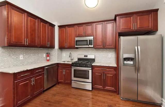 28 VAN CLEEF ST photos photos