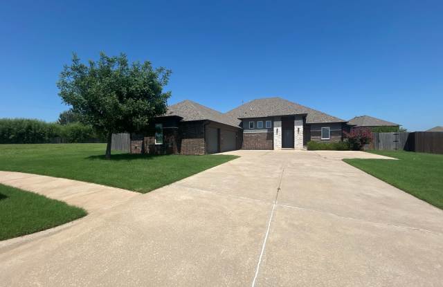 3 bedroom home in Edmond with media room  bonus room photos photos