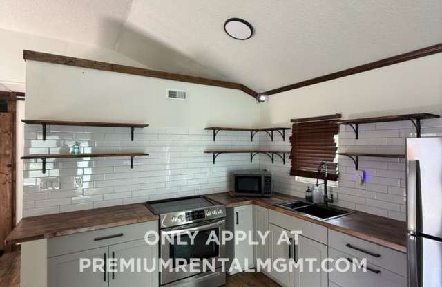 Manufactured home. Updated with a modern touch Gallery 4
