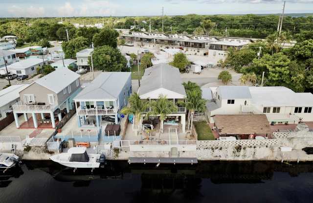 903 Tropical Lane Gallery 2