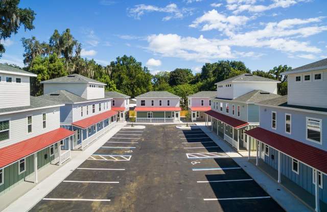 **ONE MONTH FREE RENT ** Spacious 5-Bedroom Townhouse at The Reef – Ideal for UF Students & Young Professionals! Gallery 4