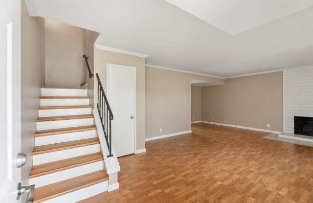 4 bedroom home in Tustin - 1722 Mitchell Avenue, Tustin, CA 92780