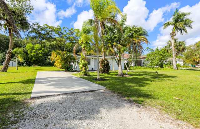 ***SINGLE FAMILY HOME ***ANNUAL***TRAIL ACRES***NO HOA***PET FRIENDLY***NOT OLDE NAPLES*** photos photos