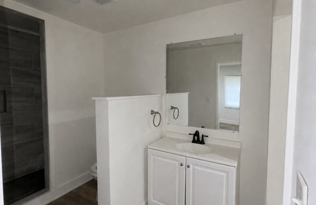 3084 Fleetwood Drive Gallery 4