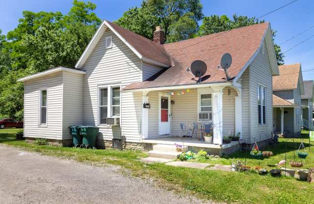 Offering Unbeatable Convenience to Local Shops and Restuarants photos photos