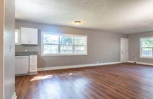 2BD/1BA Single Family Home won't be available for long! Gallery 3