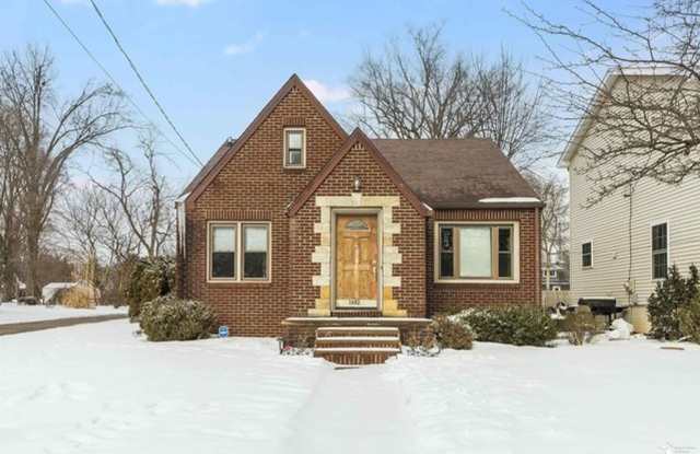 Beautifully Renovated 4-Bedroom Home - Available now! photos photos