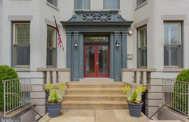 424 E CAPITOL Street NE Gallery 2