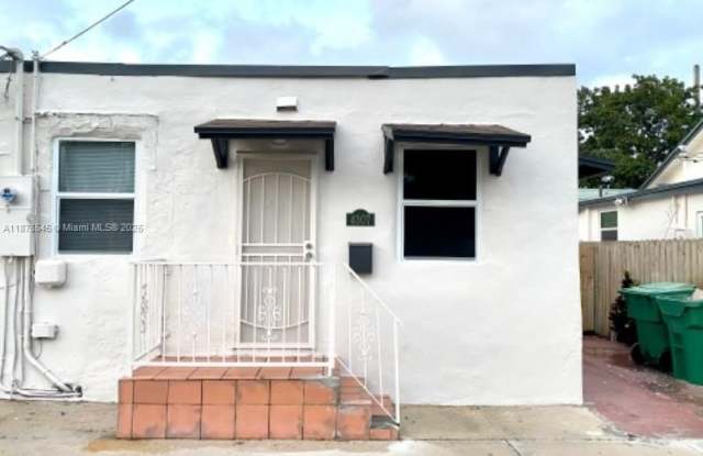 4307 SW 9th ST photos photos