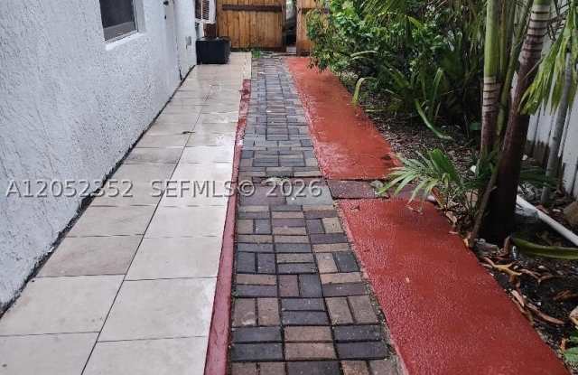 13915 NW 5th Ct Gallery 3