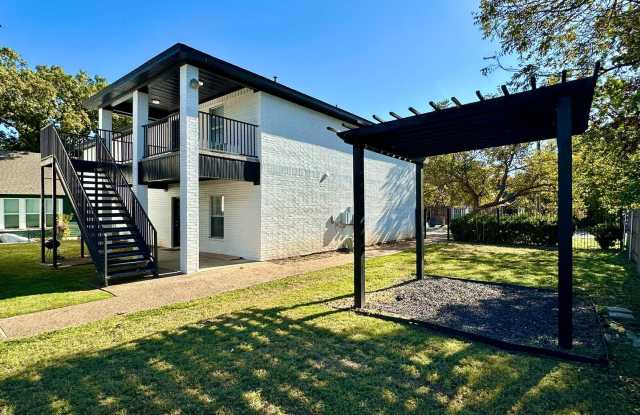 HUGE 4-Bed, 2-Bath Duplex Four Blocks From Baylor Campus & Minutes from Downtown! photos photos
