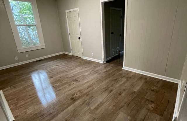 Freshly Renovated 2-Bedroom Home in Nevada! Gallery 4
