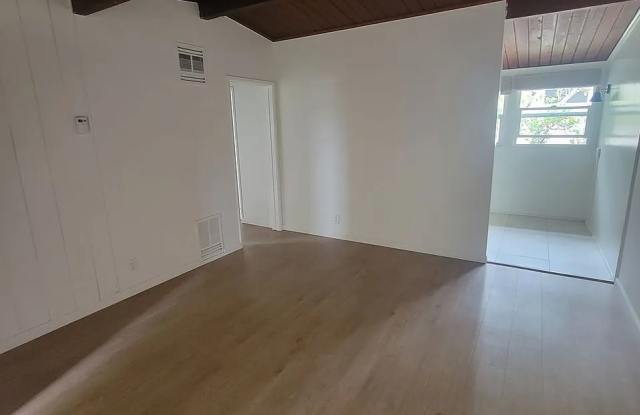 7355 W Manchester Ave Apt C Gallery 1