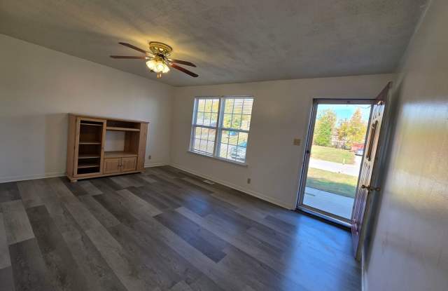 Charming 3-Bedroom Home with Spacious Backyard & Modern Amenities Gallery 4