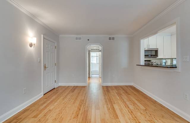 50% off 1st month rent! Comfy Condo in Old Town North Alexandria Gallery 4