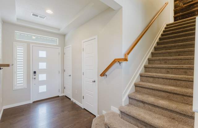 Immaculate 5bedroom like new in The Meadows! Gallery 3