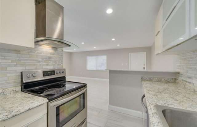 2 Bed/1 Bath, 2nd floor condo at Parklane Condos AVAILABLE NOW! Gallery 4