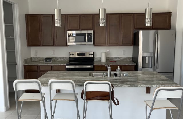 325 E Tahiti Dr - 325 Tahiti Drive, Casa Grande, AZ 85122